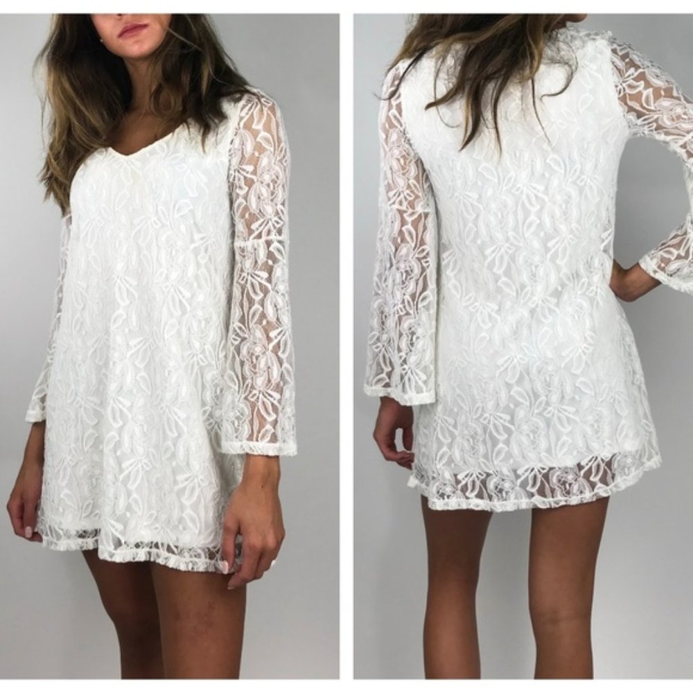Socialite White Bell Sleeve V-Neck Lace Dress
